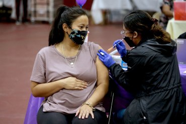 Trump lidera el escepticismo por las vacunas, y el partido lo sigue
