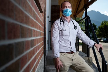 Nurses and Doctors Sick With COVID Feel Pressured to Get Back to Work