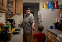 Un padre soñaba con una casa para su familia. La deuda médica casi los deja en la calle