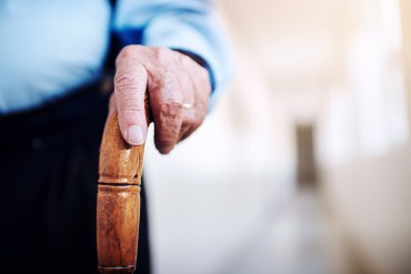 En secreto, adultos mayores hablan del “suicidio racional”