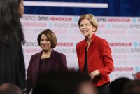 Warren y Klobuchar dicen que pueden bajar precios de medicamentos sin ayuda del Congreso