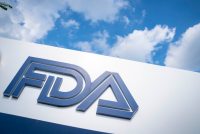 La FDA finalmente prohibiría peligroso químico en productos para alisar el cabello