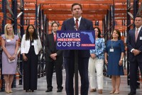 El plan del gobernador de Florida para importar medicamentos más baratos de Canadá sigue en la nada