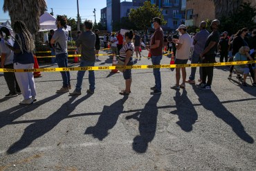 La salud de los inmigrantes se quiebra, y empeora, mientras esperan en refugios fronterizos
