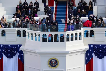 Biden prometió 100 millones de vacunas de covid en 100 días. No será fácil de cumplir