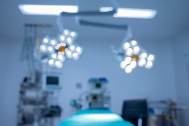 Should Older Seniors Risk Major Surgery? New Research Offers Guidance