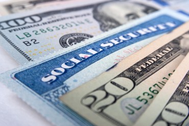 Error del Seguro Social pone en riesgo cobertura de Medicare de 250,000 adultos mayores