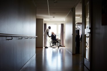 Residencias de adultos mayores quedan a oscuras en la lucha contra los incendios forestales