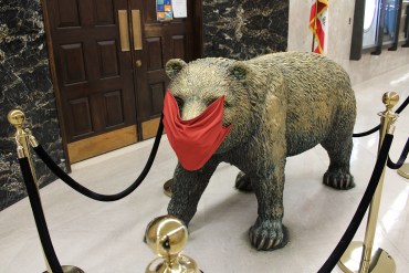 Fútbol, banderas y diversión: estrategias creativas para vacunar a los latinos en Colorado