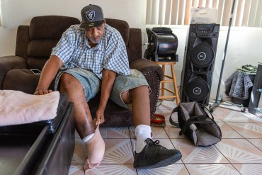 Grupos denuncian atención médica y de salud mental deficiente a los detenidos por ICE