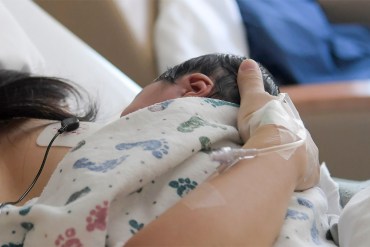 Pediatricians Put It Bluntly: Motherhood And Marijuana Don’t Mix