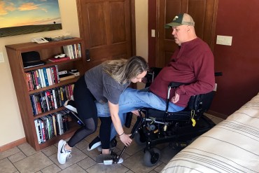 Expertos vinculan el aumento de casos de COVID en Arizona con la reapertura