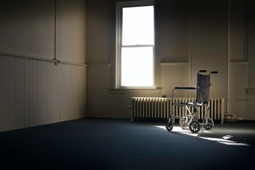 Comprendiendo la soledad en los adultos mayores y diseñando una solución