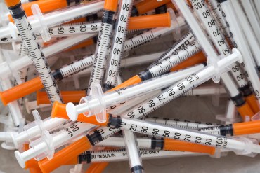 Ayudan a adultos mayores a llegar en mejores condiciones a una cirugía