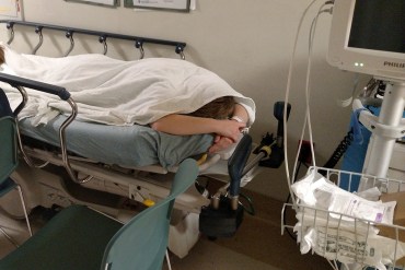 Abre la boca y di “ahhh”: los dentistas tratan cada vez a niños más pequeños